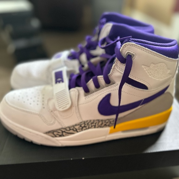 Nike Air Jordan Legacy 312 White/Field Purple-Amarillo - Picture 6 of 9